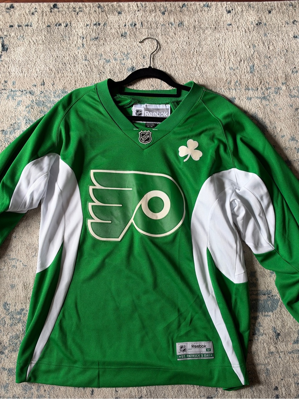 Philadelphia Flyers Men’s Medium Reebok St. Patrick’s Day NHL Jersey